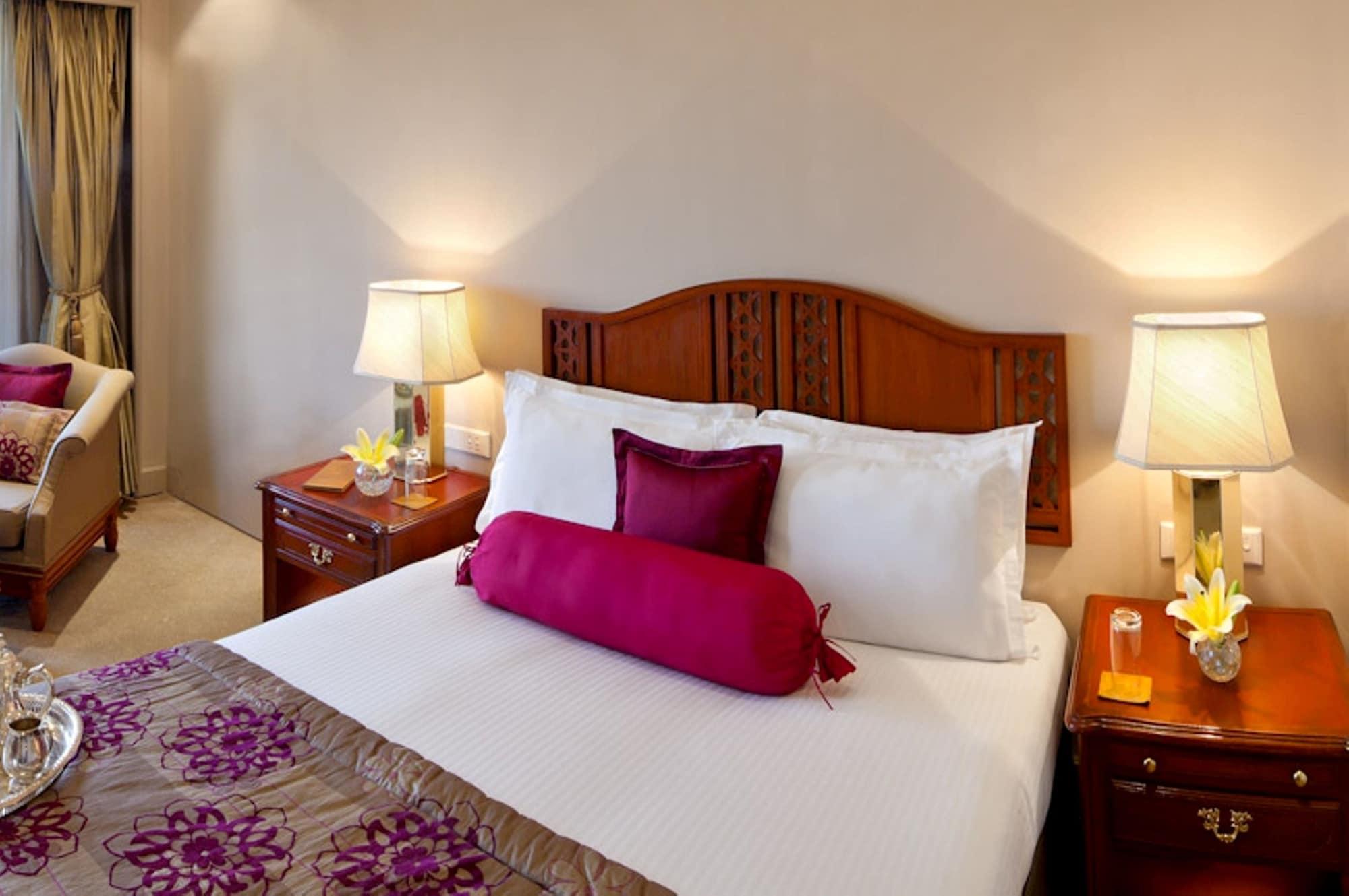 The Taj Mahal Tower, Mumbai Hotel Kültér fotó A bedroom at the hotel