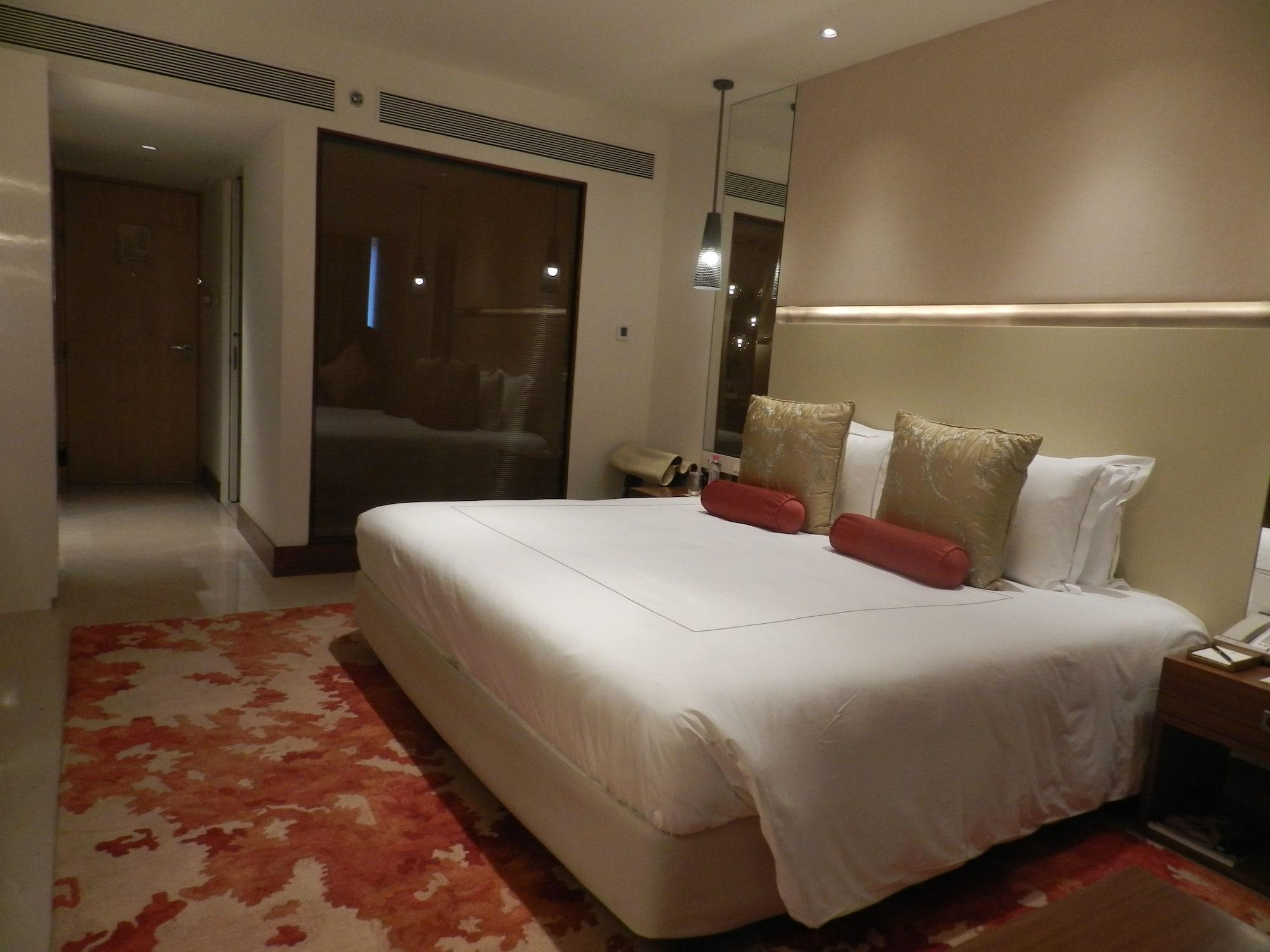 The Taj Mahal Tower, Mumbai Hotel Kültér fotó A bedroom at the hotel