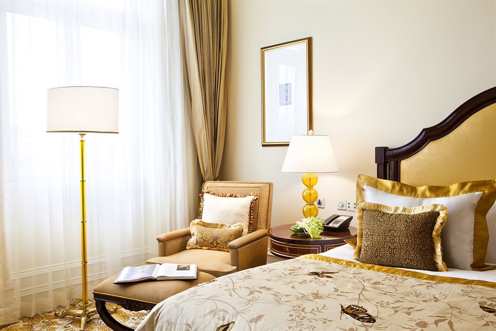 The Taj Mahal Tower, Mumbai Hotel Kültér fotó A bedroom at the Imperial Hotel