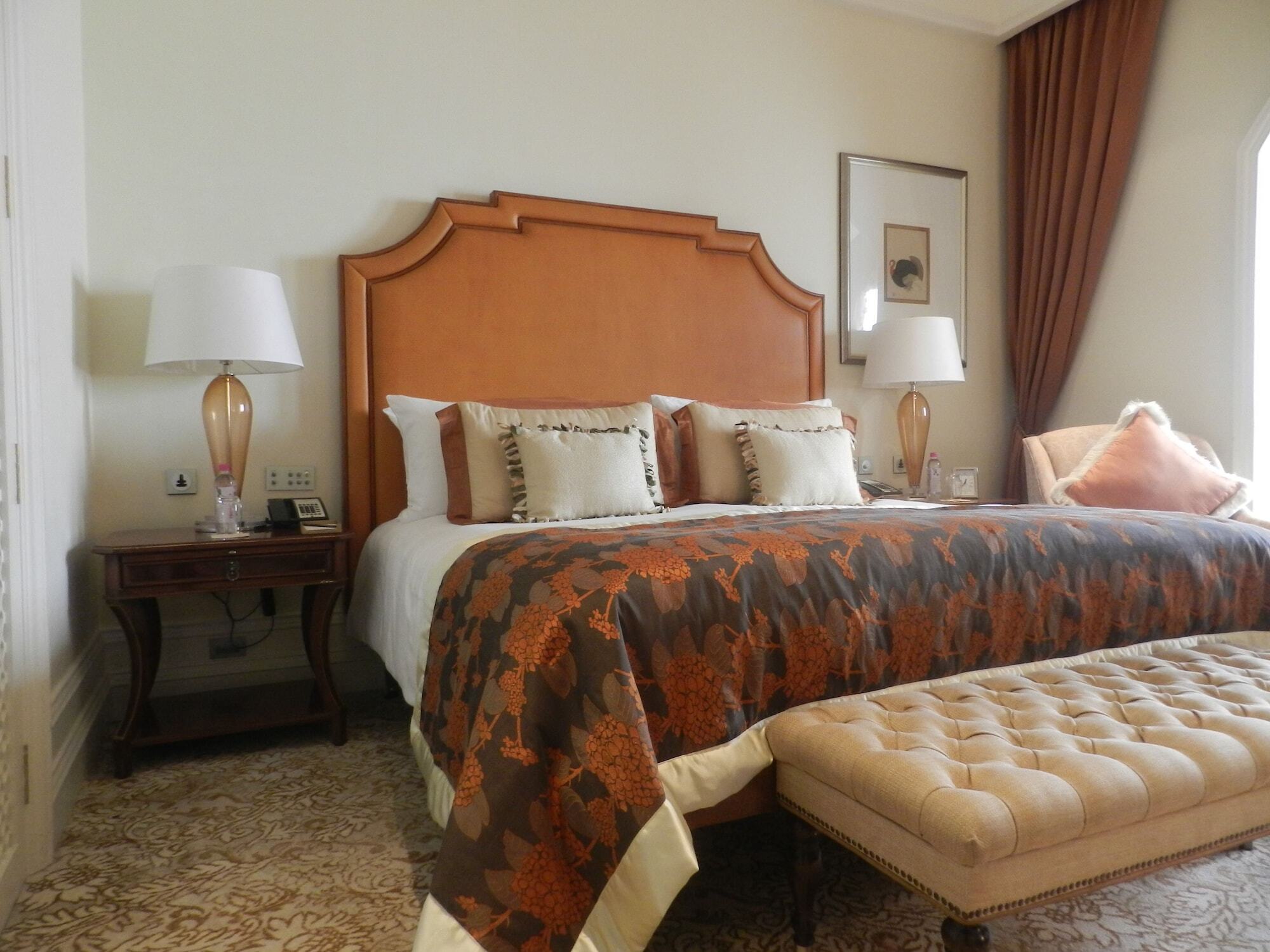 The Taj Mahal Tower, Mumbai Hotel Kültér fotó A bedroom at the hotel