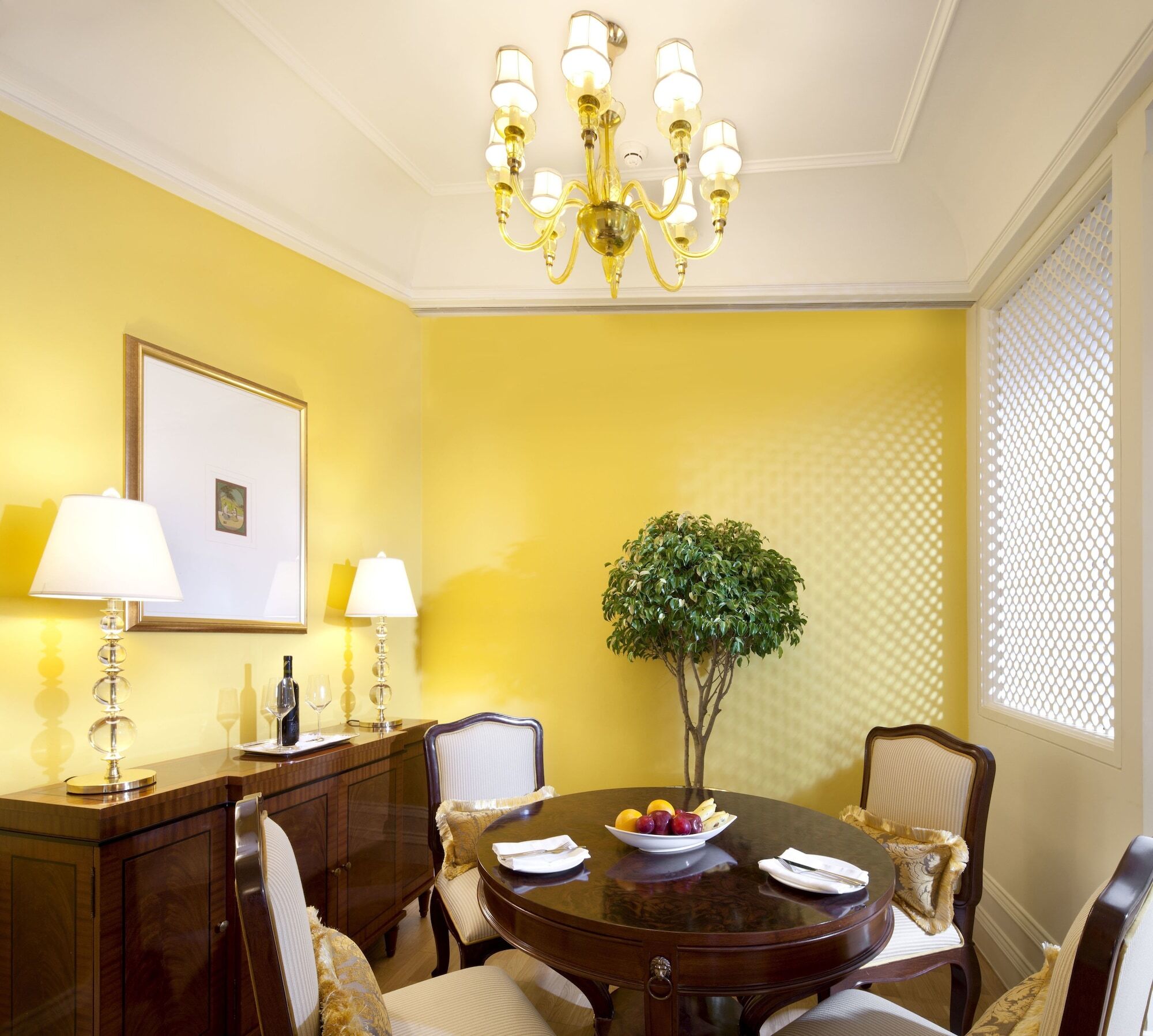 The Taj Mahal Tower, Mumbai Hotel Kültér fotó A room with yellow walls