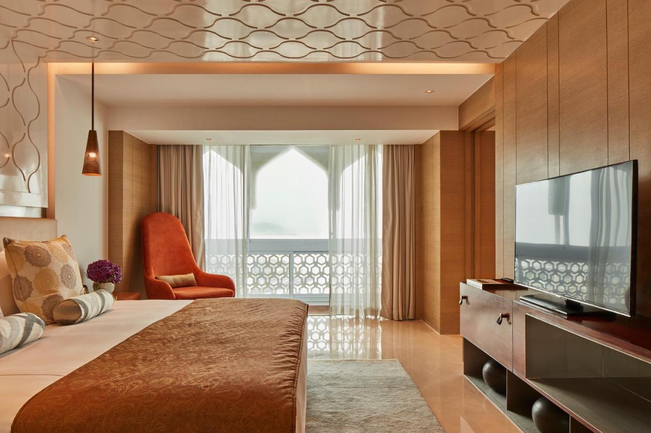The Taj Mahal Tower, Mumbai Hotel Kültér fotó A bedroom at Taj Bengal
